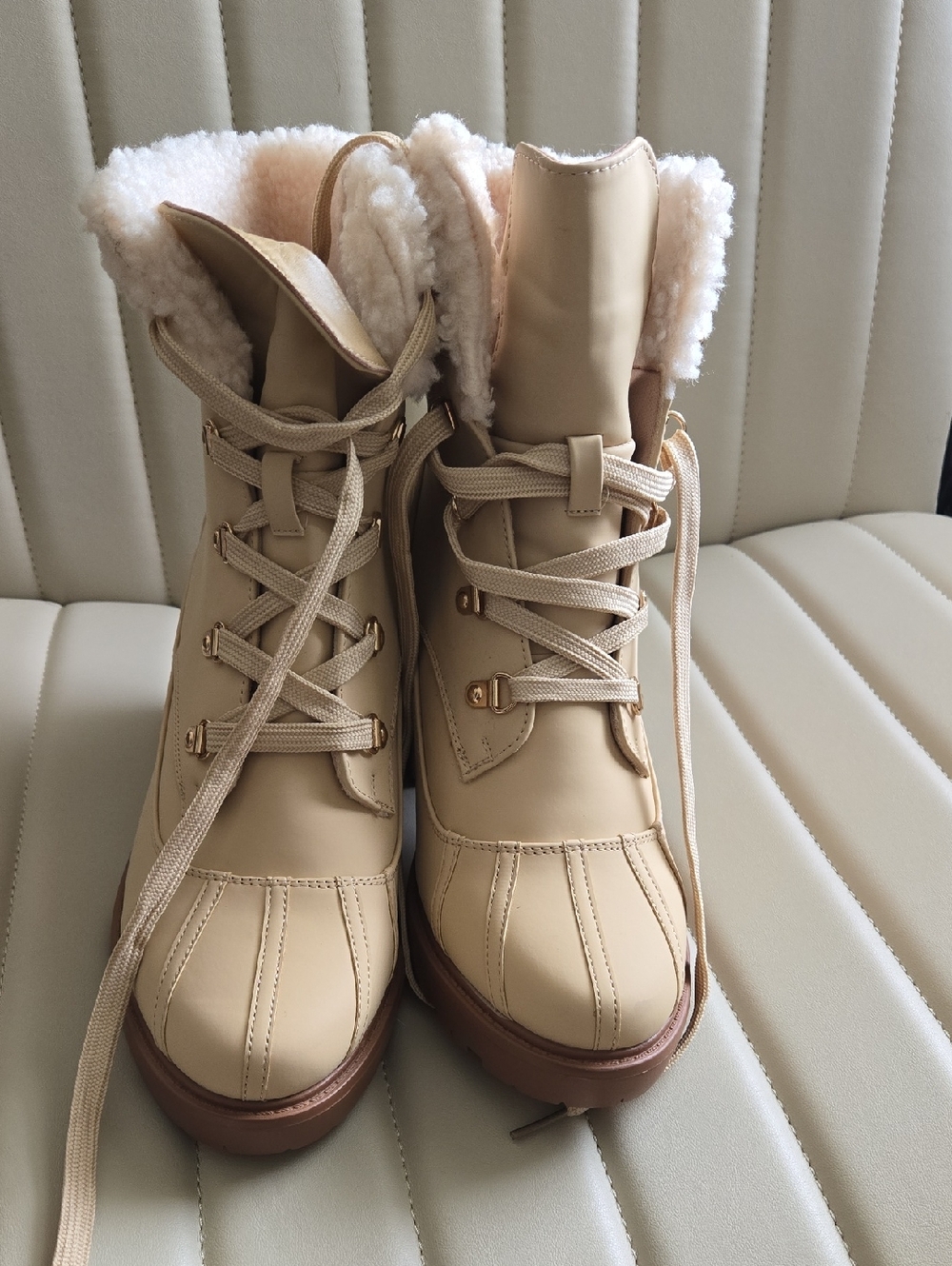 Women's Lace-Up Winter Ankle Boots in Beige with Plush Shearling